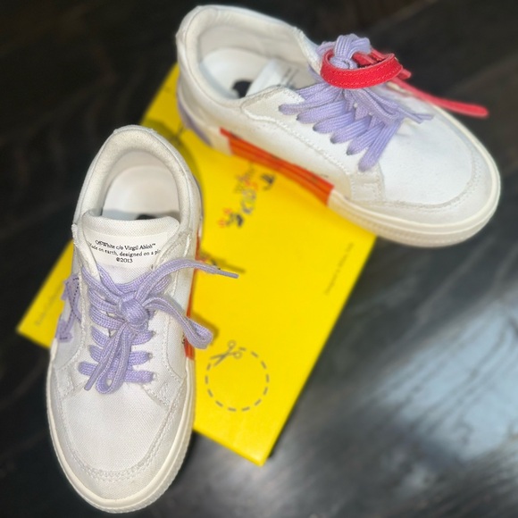 Off-White Kids
Vulcanized low-top sneakers - Picture 6 of 6